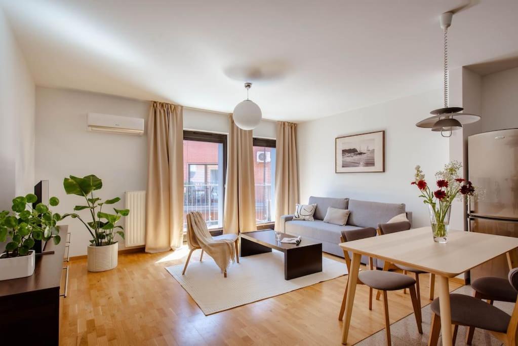 Wygodny Apartament Przy Dworcu Cracovia Exterior foto