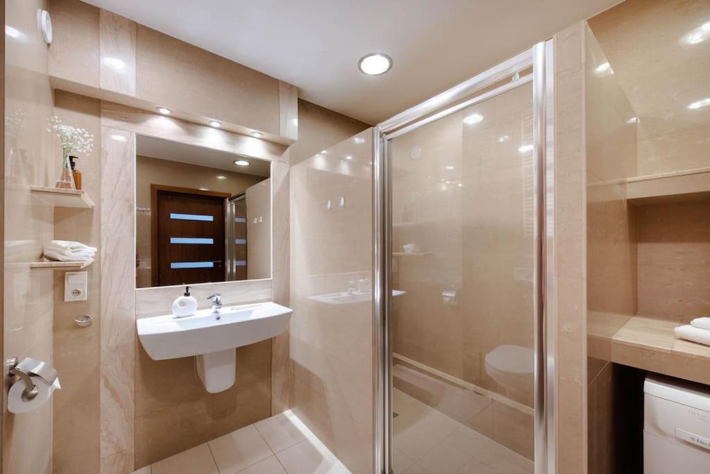 Wygodny Apartament Przy Dworcu Cracovia Exterior foto